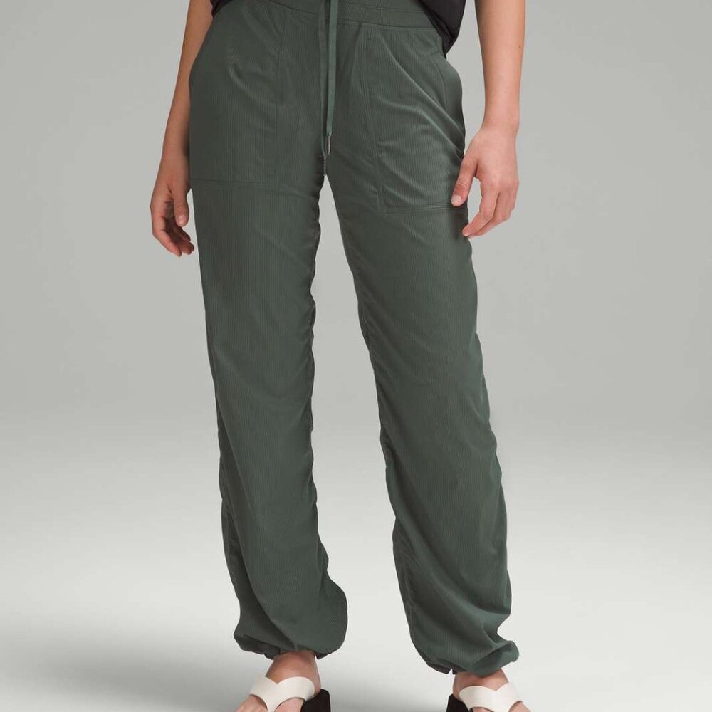 Lululemon Dance Studio Mid-Rise Pant Regular Size 8 in Dark Forest